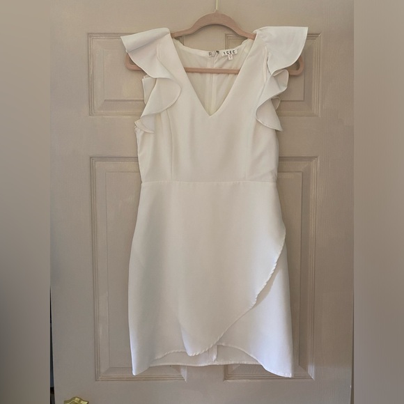 TCEC Dresses & Skirts - TCEC White Ruffle Sleeve Mini Dress V-Neck Asymmetrical Hem Women’s Size Small